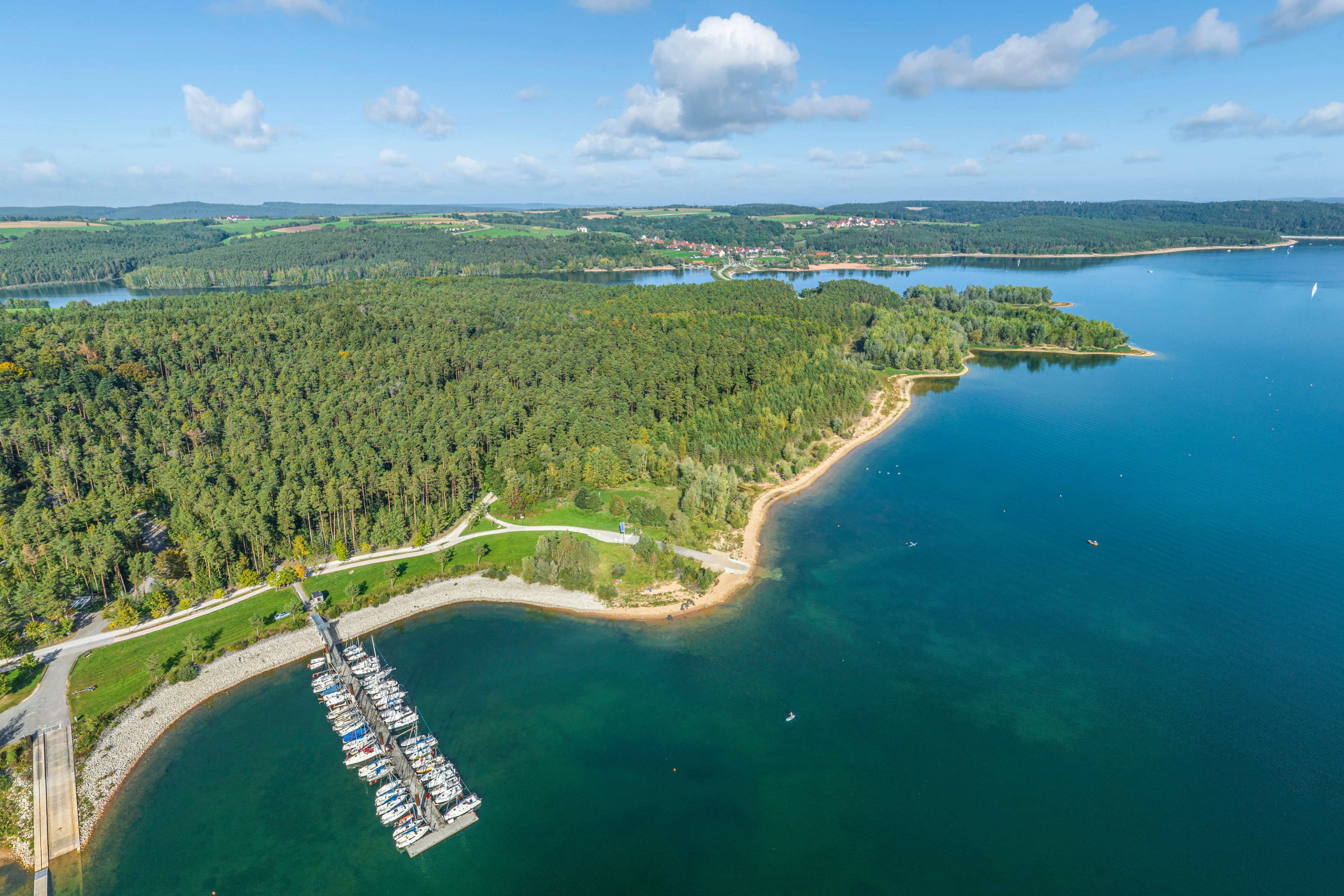 Blick auf den Brombachsee nahe des Seezentrum Seespitz bei Absberg in Mittelfranken