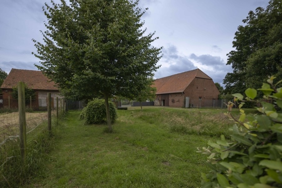 Blick von der Sitzecke - Charmanter Resthof: Großzügiges Anwesen mit vielfältigen Nutzungsmöglichkeiten und modernem Komfort