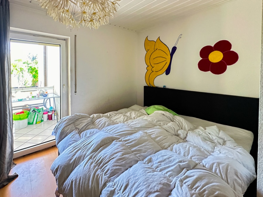 Schlafzimmer (EG) - Mehrfamilienhaus mit Potenzial: 233 m² Wohnfläche in Staffort