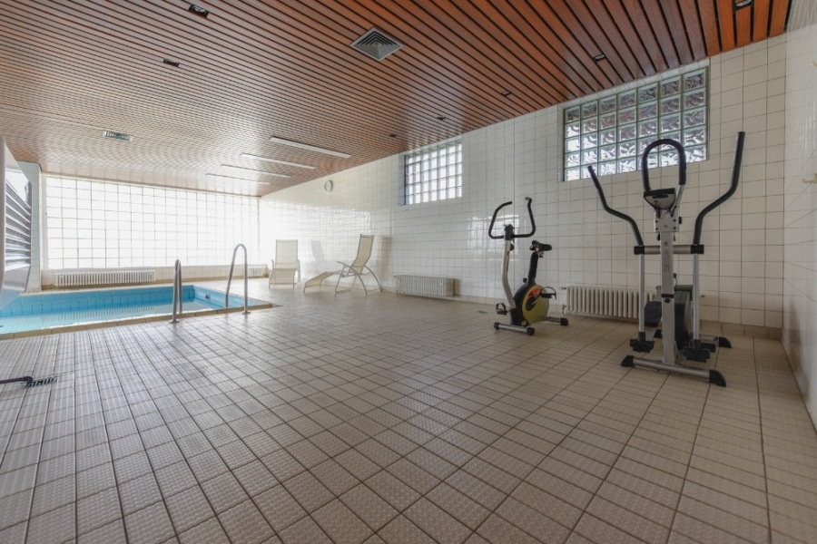 Schwimmbad mit Fitnessbereich - Eine wahre Wellnessoase