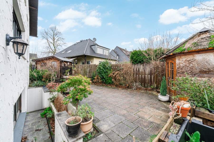 Garten und Terrasse Ansicht 2 - Viel Platz und Flexibilität: Traumhaftes Zweifamilienhaus in Essen-Burgaltendorf