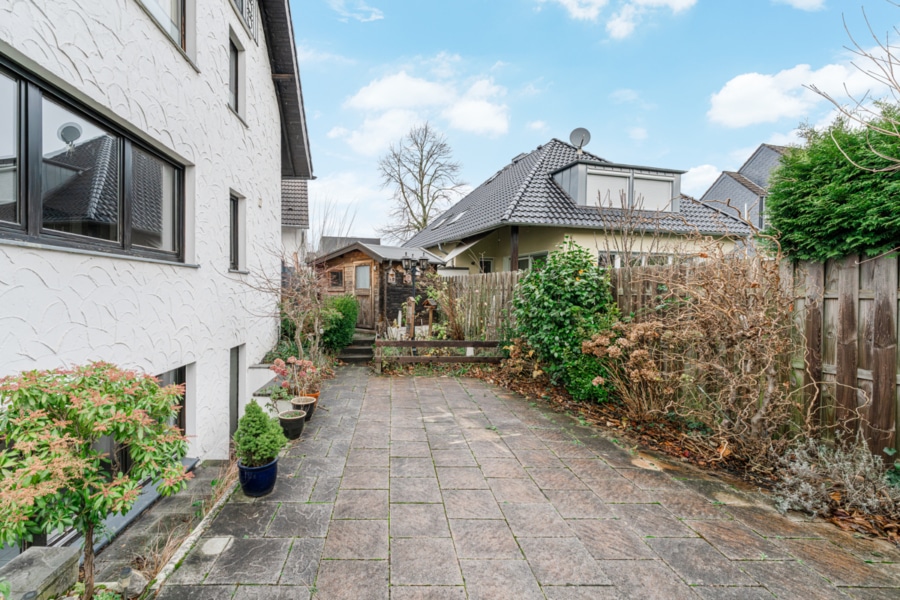 Garten und Terrasse Ansicht 3 - Viel Platz und Flexibilität: Traumhaftes Zweifamilienhaus in Essen-Burgaltendorf