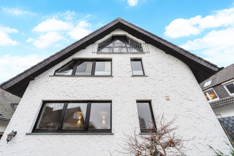 Gebäude Ansicht 4 - Viel Platz und Flexibilität: Traumhaftes Zweifamilienhaus in Essen-Burgaltendorf