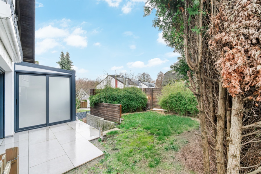 Garten und Terrasse Ansicht 1 - Viel Platz und Flexibilität: Traumhaftes Zweifamilienhaus in Essen-Burgaltendorf