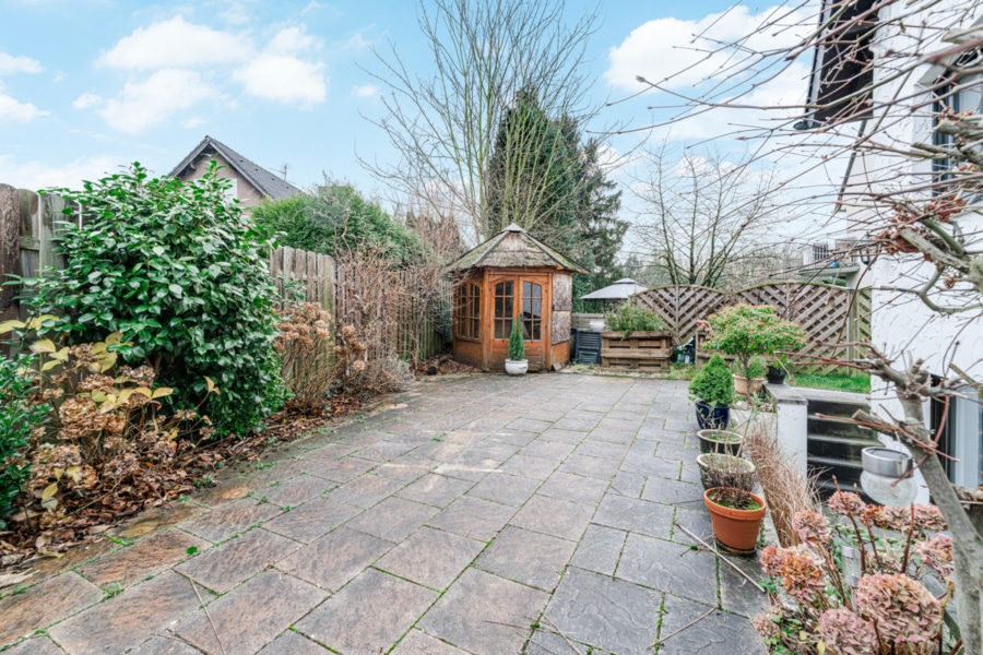 Garten und Terrasse Ansicht 4 - Viel Platz und Flexibilität: Traumhaftes Zweifamilienhaus in Essen-Burgaltendorf