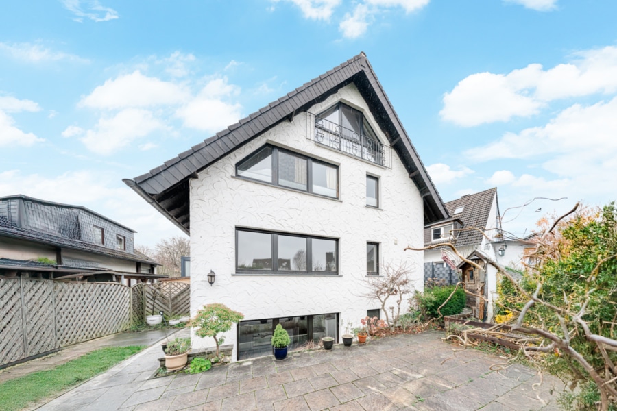 Titelbild - Viel Platz und Flexibilität: Traumhaftes Zweifamilienhaus in Essen-Burgaltendorf