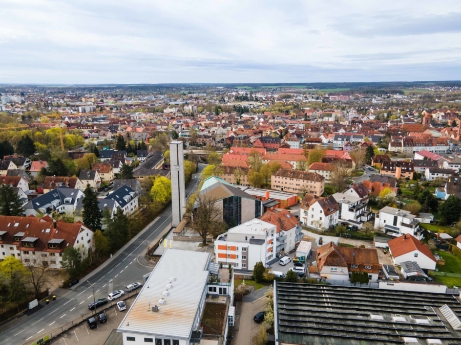 Luftbild - Neue Erdgeschosswohnung mit kleinem Garten im Herzen von Zirndorf