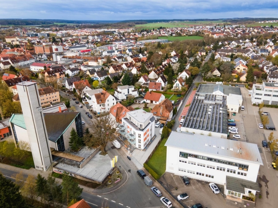 Lufbild - Neue Erdgeschosswohnung mit kleinem Garten im Herzen von Zirndorf