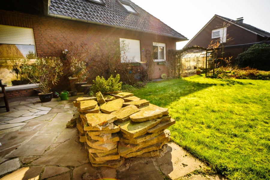 Garten - Zeitreise mit Stil: Ihr Traumhaus aus den Siebzigern in Ledde's idyllischer Ruhe!