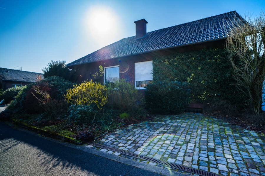 Außenansicht - Zeitreise mit Stil: Ihr Traumhaus aus den Siebzigern in Ledde's idyllischer Ruhe!