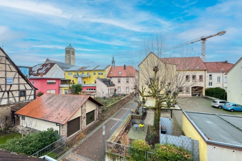 Charmante Dachge­schoss­wohnung in zentraler und ruhiger Lage von Hockenheim, 68766 Hockenheim, Etagenwohnung