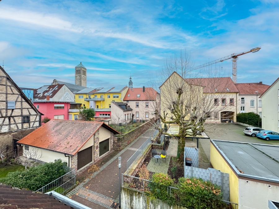 Titelbild - Charmante Dachgeschosswohnung in zentraler und ruhiger Lage von Hockenheim