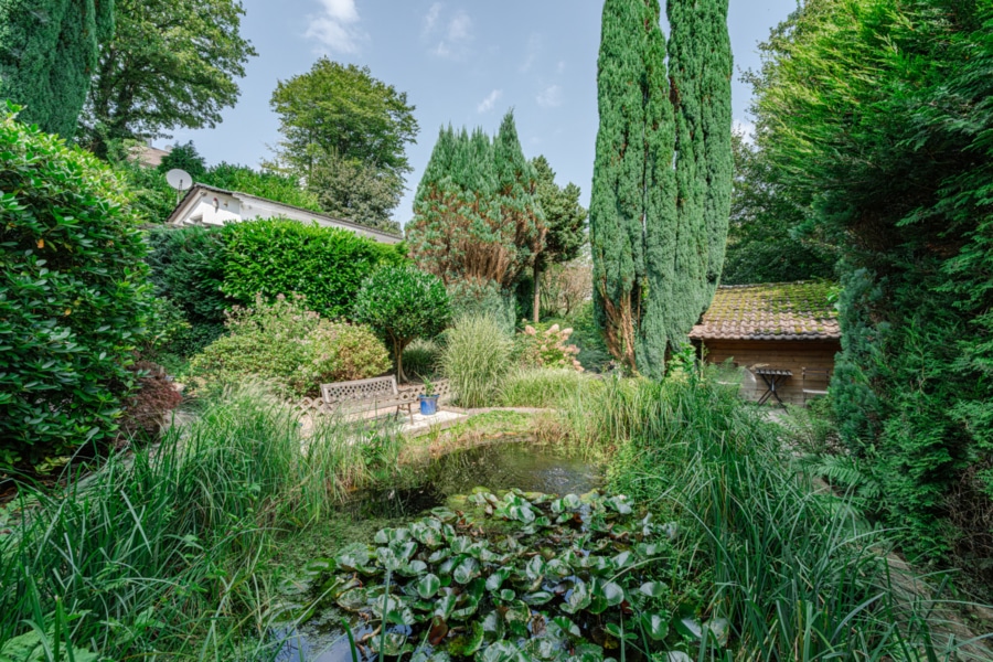 Ansicht Teichanlage Garten - Exklusives Zuhause in ruhiger Waldrandlage im Essener Stadtwald!