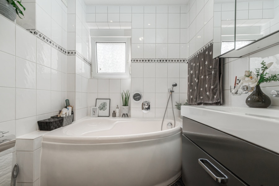 Weitere Ansicht Badezimmer - Exklusives Zuhause in ruhiger Waldrandlage im Essener Stadtwald!