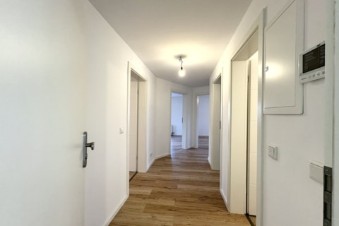 Erstbezug in 3 Zimmer­wohnung nach Komplett­sa­nierung im 2OG, 90513 Zirndorf, Etagenwohnung