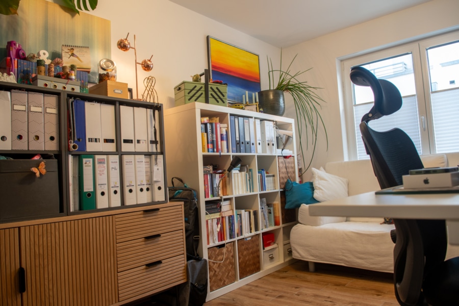 Büro / Gästezimmer - Stilvolles Wohnen: Exklusive Dachgeschosswohnung mit Balkon und moderner Ausstattung!