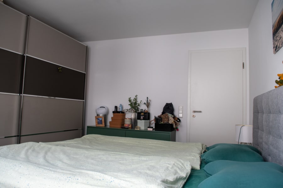 Schlafzimmer - Stilvolles Wohnen: Exklusive Dachgeschosswohnung mit Balkon und moderner Ausstattung!