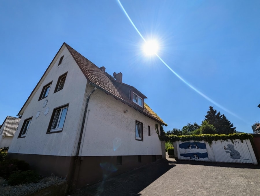 Seitenansicht - Einfamilienhaus in ruhiger Lage mit großem Grundstück - Ideal auch als Zweifamilienhaus