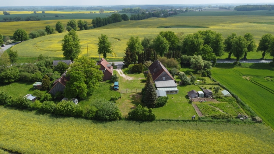 Luftbild - Großzügiges Familienparadies in ruhiger Lage bei Dummerstorf – Raum für Träume und Natur