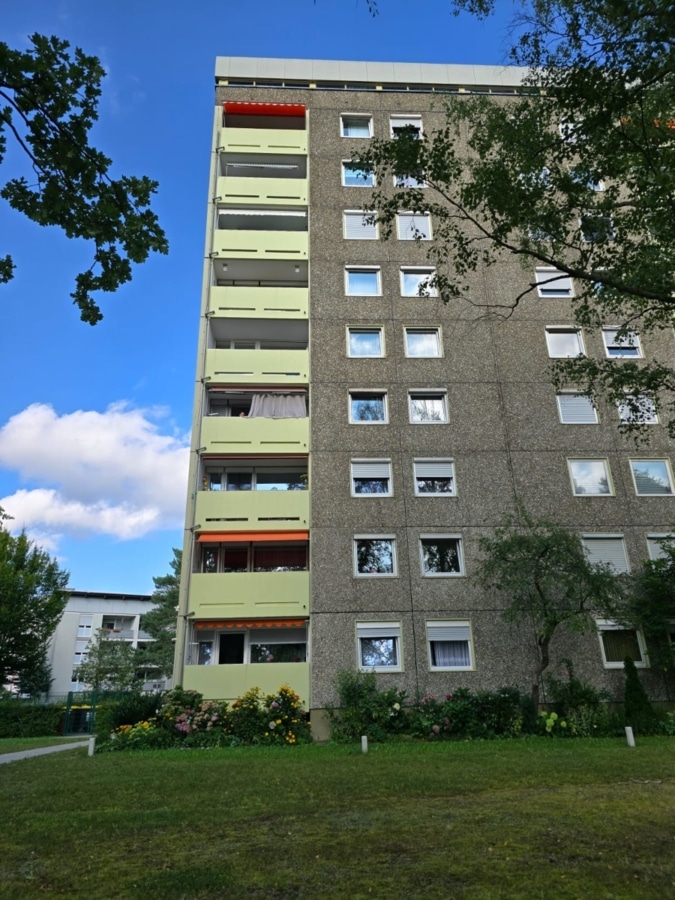 Außenansicht - Ankommen und loswohnen - Ihre Praktische 3-Zimmerwohnung in Nürnberg Langwasser mit tollem Balkon