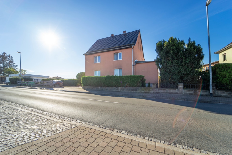 Strassenansicht - Modernes Mehrfamilienhaus in Nobitz!