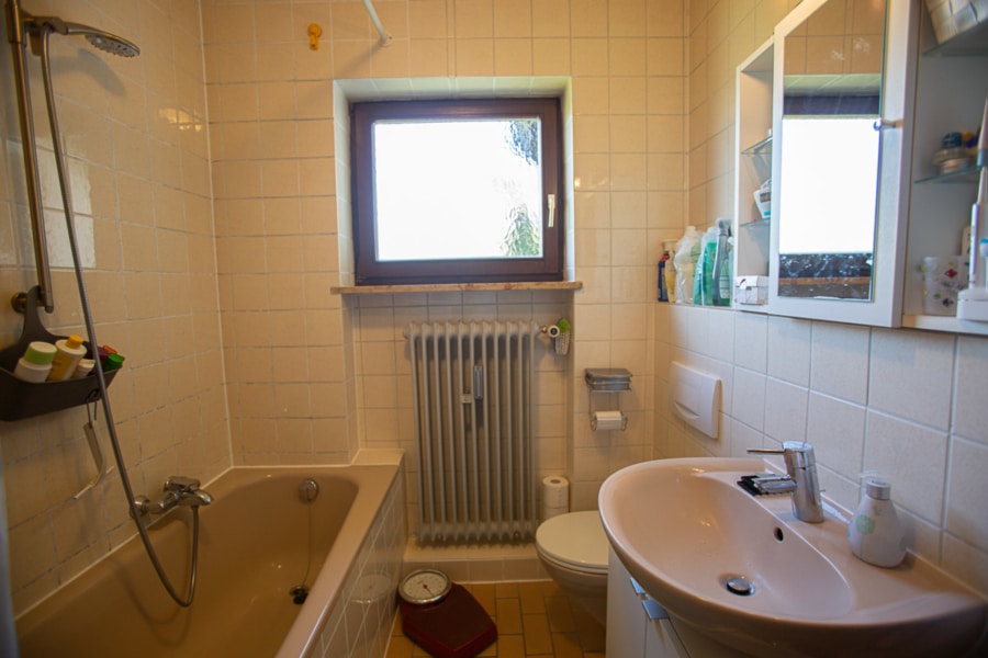 Badezimmer - Gemütliche 3-Zimmer-Wohnung mit Balkon in Ismaning