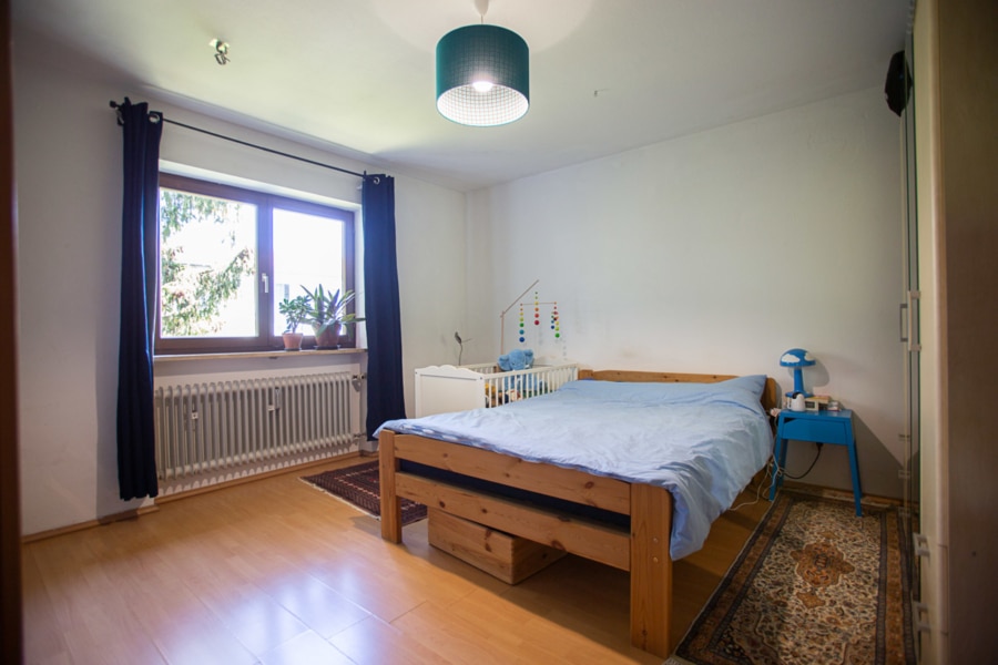 Schlafzimmer - Gemütliche 3-Zimmer-Wohnung mit Balkon in Ismaning