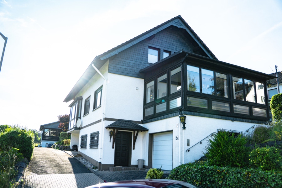 Straßenansicht - Fernblick in begehrter Lage