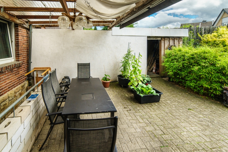 Terrasse Garten Wohnhaus links - Zwei Häuser auf einem Grundstück - Ihr Traum vom Mehrgenerationenwohnen!