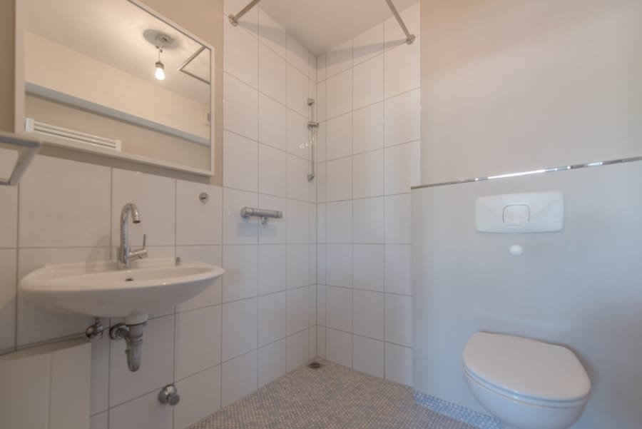 Badezimmer mit Dusche - Modernes Appartement in Niederwenigern!