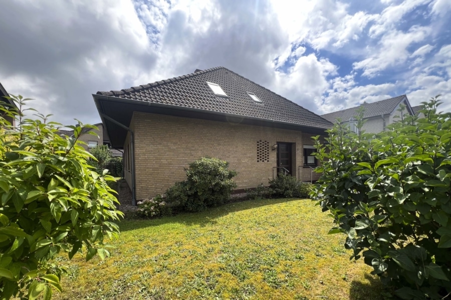 Blick zur Haustür - Charmanter Bungalow in Diepholz – Ruhiges Wohnen in familienfreundlicher Lage!