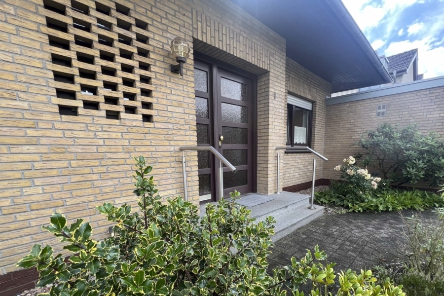 Haustür - Charmanter Bungalow in Diepholz – Ruhiges Wohnen in familienfreundlicher Lage!