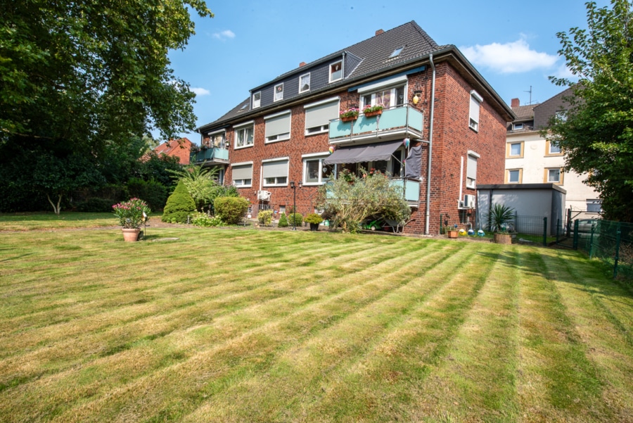 Rückwärtige Gebäudeansicht - Ihr neues Zuhause!