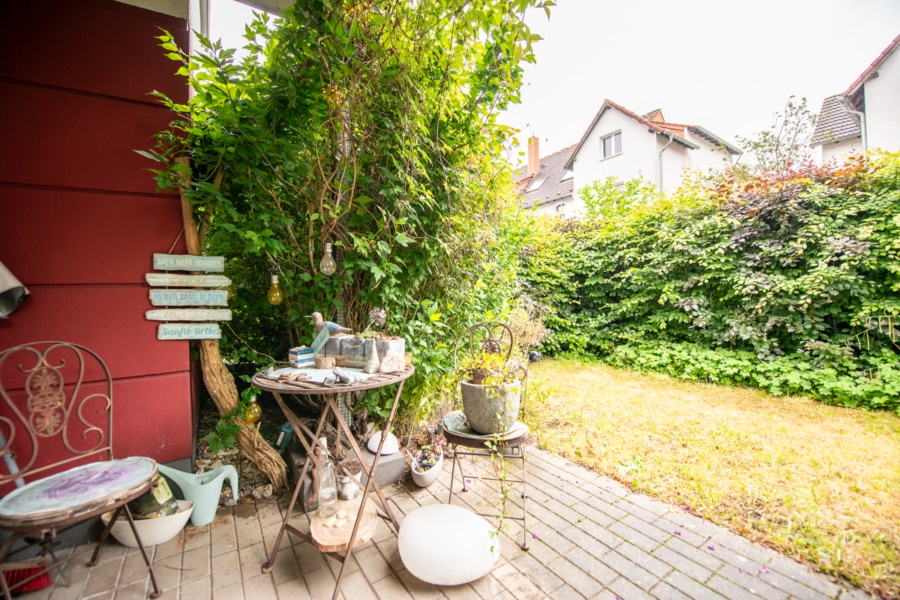 Weitere Ansicht Terrasse - Erdgeschosswohnung in ruhiger Lage mit eigenem kleinen Garten!