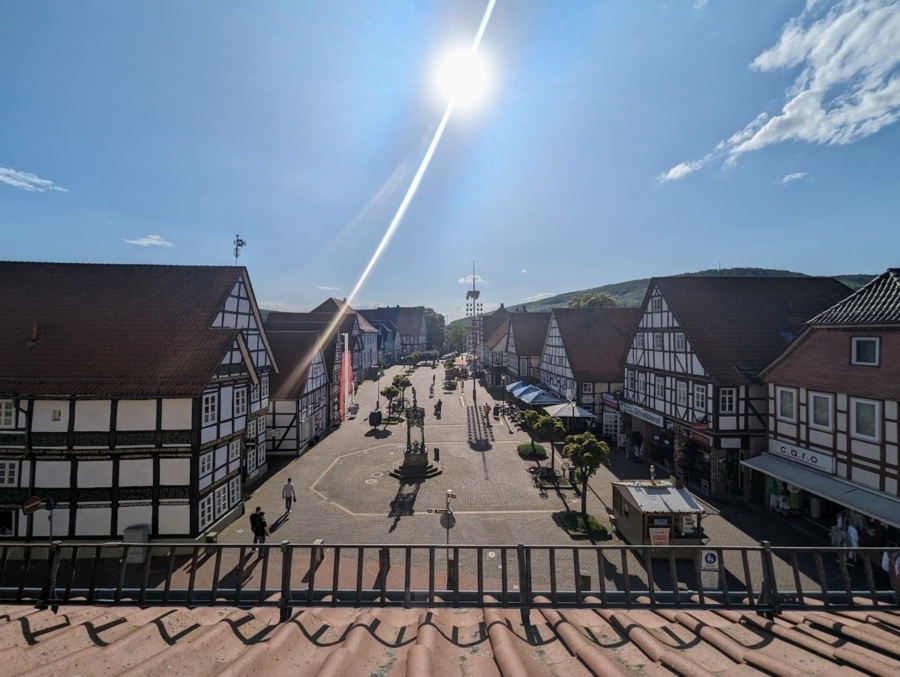 Blick zur Fußgängerzone - Hotel mit Restaurant in Top-Lage am Marktplatz