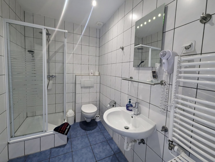 Badezimmer - Hotel mit Restaurant in Top-Lage am Marktplatz