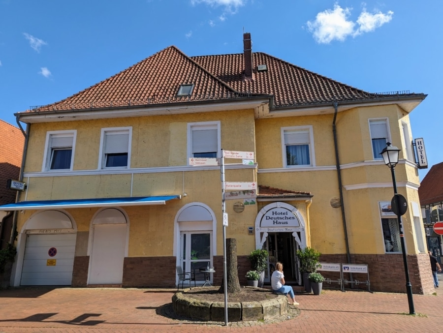 Frontansicht - Hotel mit Restaurant in Top-Lage am Marktplatz