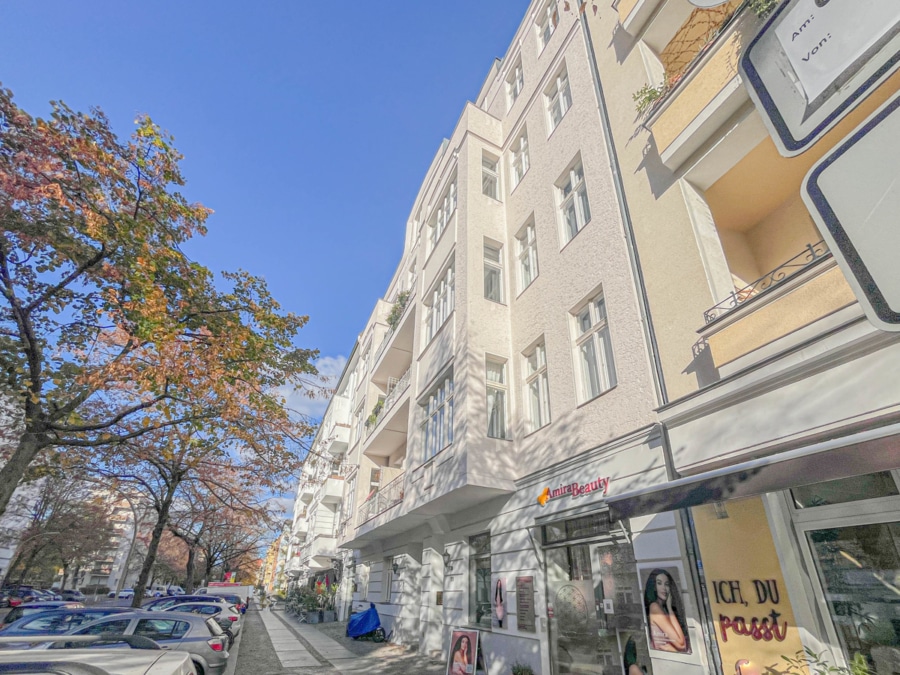 Hausfront - Exklusive Wohnung zur Miete in Bestlage – Neubezug nach hochwertiger Sanierung mit großer Terrasse