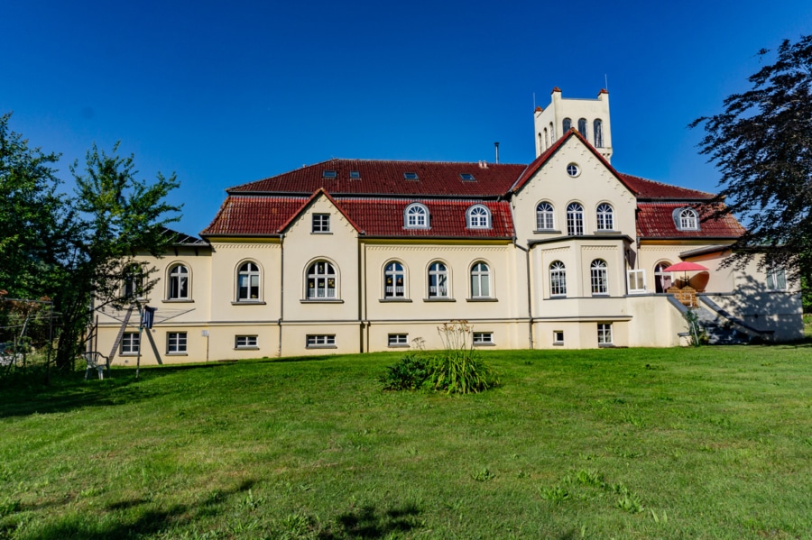 Rückansicht - Ein architektonisches Meisterwerk für Liebhaber und Investoren mit Herz, in Wendfeld