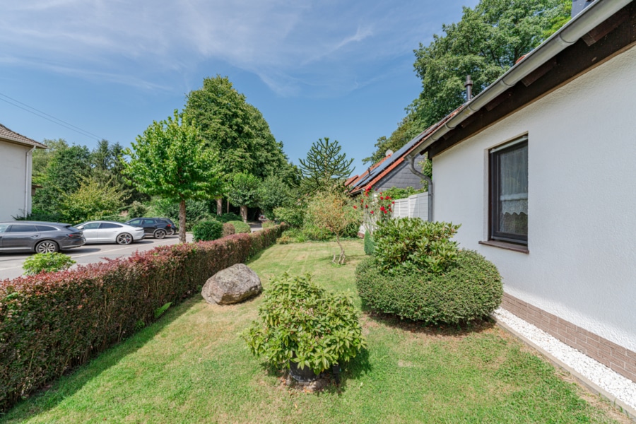 Ansicht Vorgarten - Haus am Baldeneysee mit Garten und Garage!