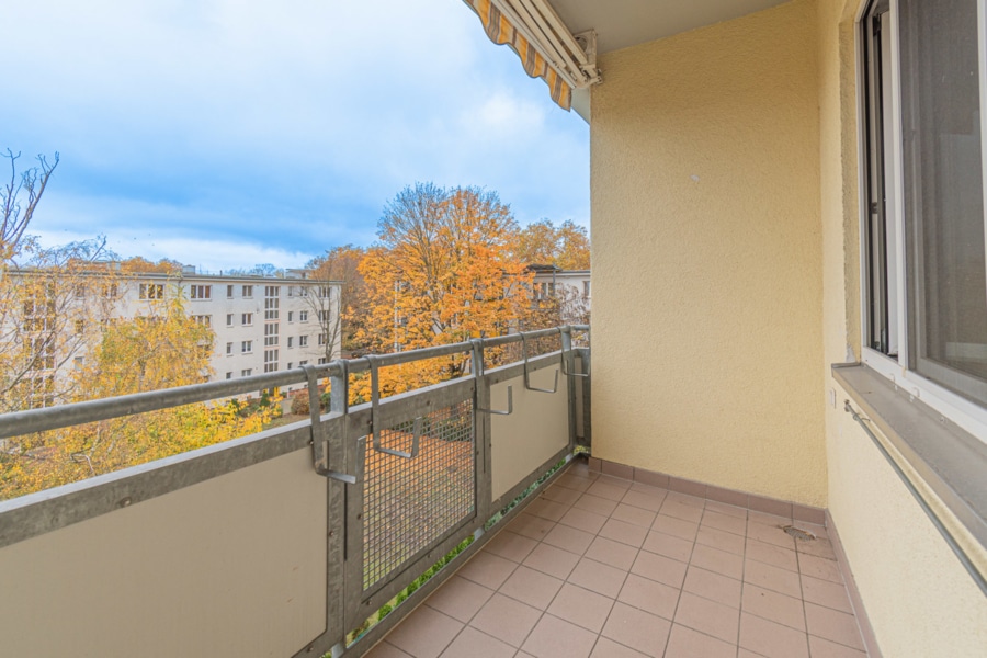 Aussicht Balkon - Perfekte Wohnung für Paare & Singles – Ruhig, mit Balkon und Top-Verkehrsanbindung