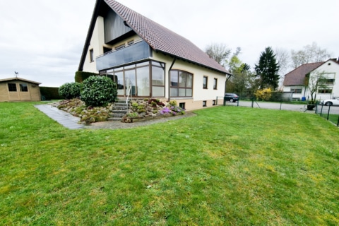 Geräu­miges Famili­enhaus mit großem Ausbau­po­tential in idylli­scher Lage, 91639 Wolframs-Eschenbach, Einfamilienhaus