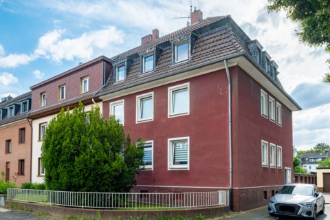 Vollver­mie­tetes Rendite 3-Partei­enhaus mit 9 Garagen in Köln-Flittard, 51061 Köln / Flittard, Mehrfamilienhaus