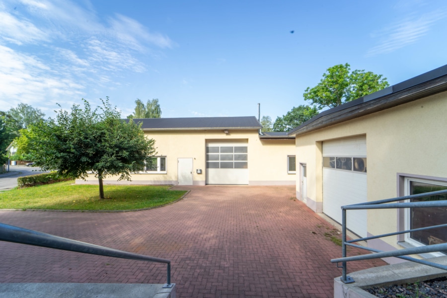 Eingang Halle - Gewerbeimmobilie in Burgstädt mit Bungalow