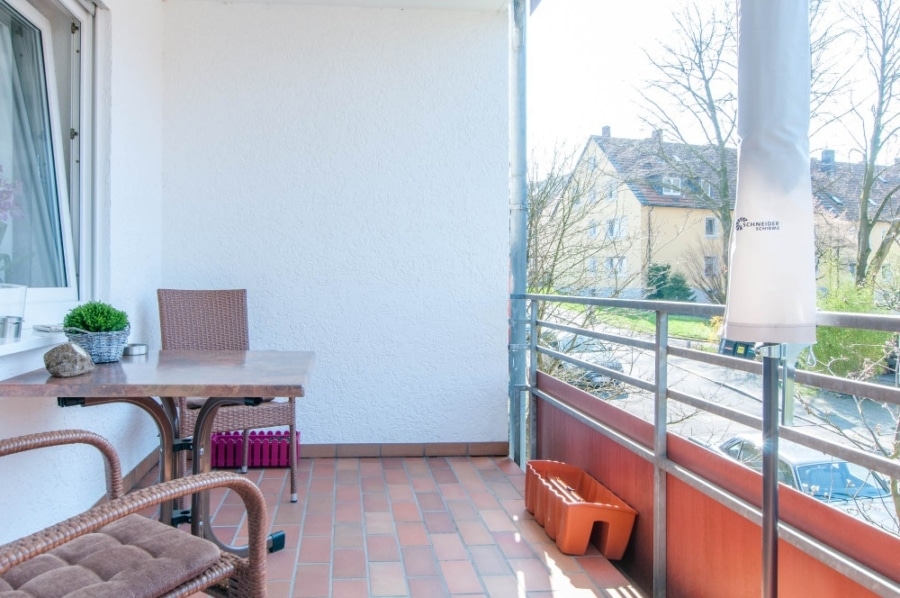 Balkon mit Westausrichtung - Adrett perfekt.