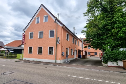 Gastro­nomie-Herberge-Hotel in Asbach-Bäumenheim, 86663 Asbach-Bäumenheim, Gastronomie und Wohnung