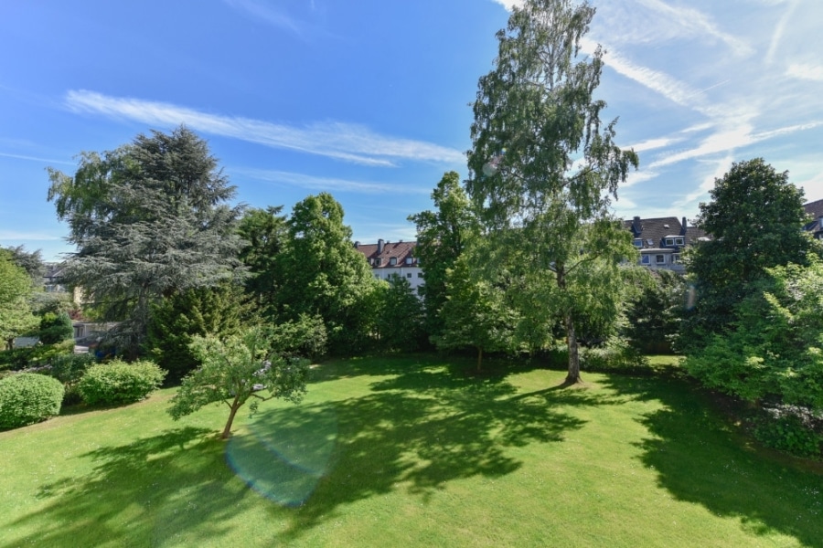 Blick in den Garten - Rüttenscheid zu Fuß!