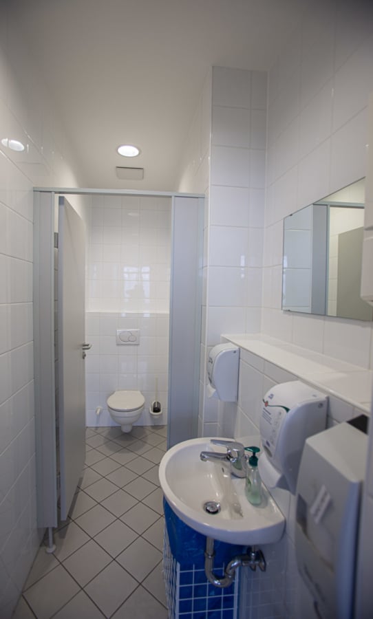 Damentoilette - Moderne Büroeinheit mit Flexibilität und Sichtbarkeit