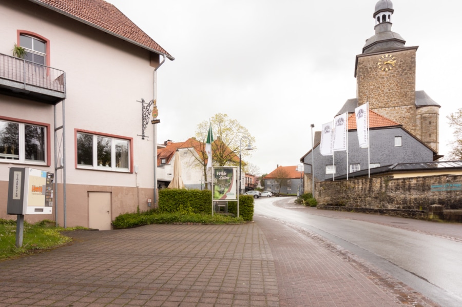 Außen - Perfekte Kombination: Eigentümerwohnung, 6 Wohneinheiten , Gewerbeflächen und Saalbetrieb Gaststätte , Kaffee