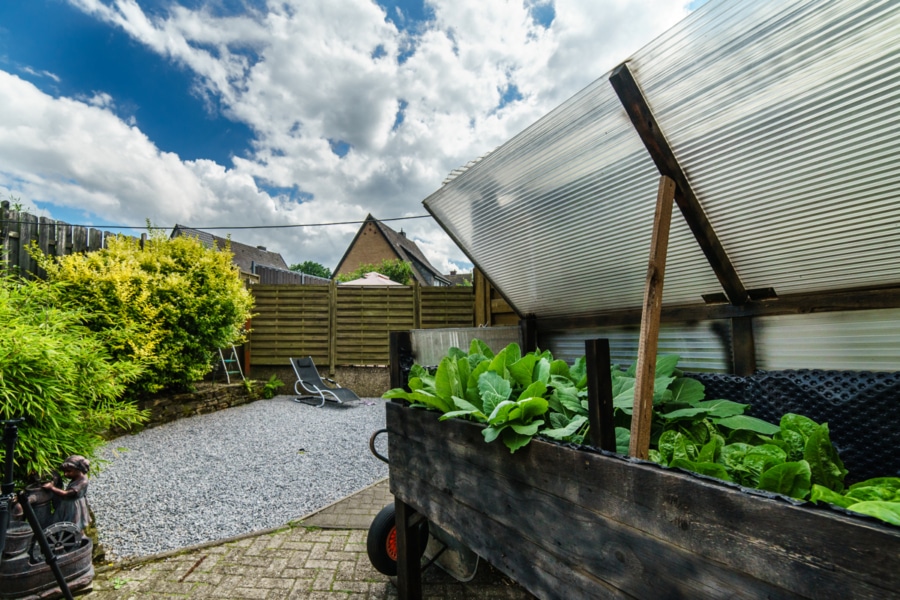 Garten Wohnhaus links - Zwei Häuser auf einem Grundstück - Ihr Traum vom Mehrgenerationenwohnen!